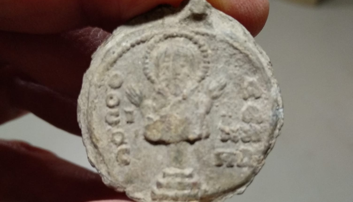 В Софии Киевской археологи нашли уникальную печать епископа ХІ-ХІІ века