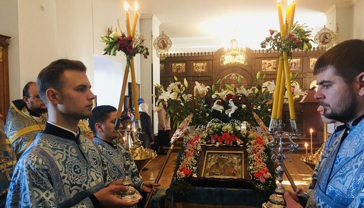 Богослужіння на честь чудотворної ікони в монастирі УПЦ у Ніжині. Фото: orthodox.cn.ua