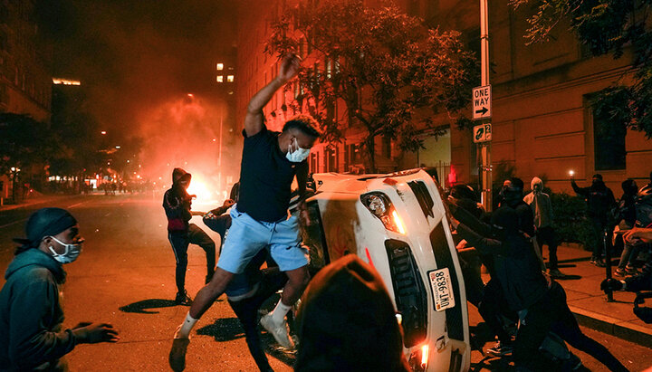 Сторонники BLM устраивают погром в одном из американских городов. Фото: rbc.ru