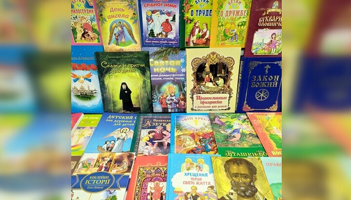 Наборы книг для сельских воскресных школ УПЦ. Фото: страница БФ «Фавор» в Facebook.