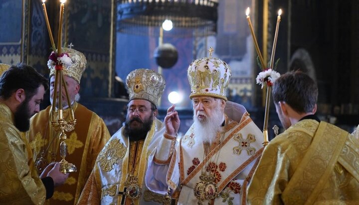 Reprezentanții schismaticilor din Grecia și Ucraina. Imagine: romfea.gr