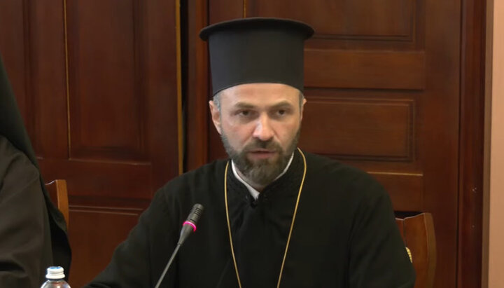Экзарх Фанара в Украине епископ Михаил (Анищенко). Фото: скриншот трансляции Zhyve.tv