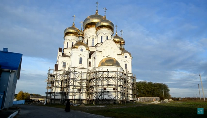 Споруджуваний храм при скиту Свято-Миколаївського Городоцького жіночого монастиря УПЦ у Онишківцях. Фото: скріншот відео youtube-каналу БФ «Фавор».