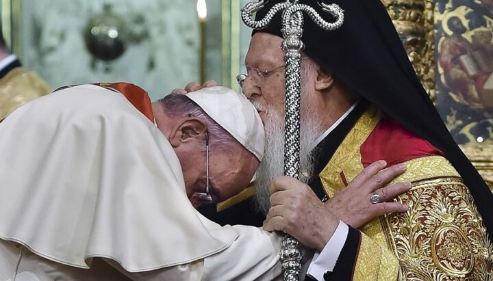 Meeting of Patriarch Bartholomew and Pope Francis. Photo: pravoslavie.ru