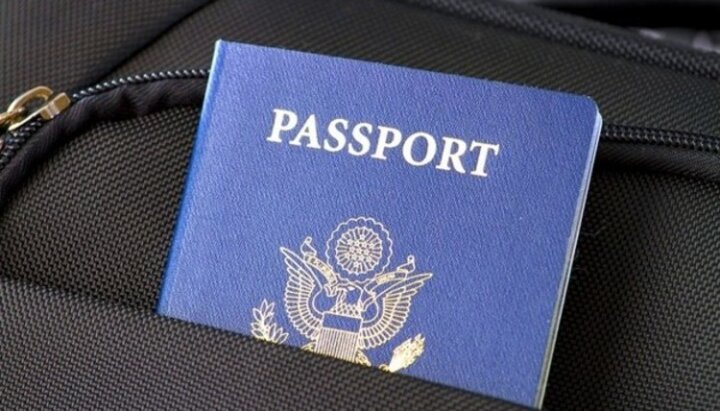 В США выдали первый паспорт с  отметкой «гендер Х». Фото: Укринформ