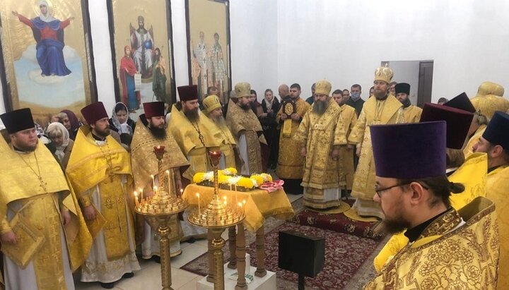 Богослужение в храме в честь святителя Иоанна (Максимовича) в Нежине. Фото: orthodox.cn.ua