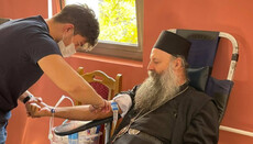Сербский Патриарх Порфирий стал донором крови