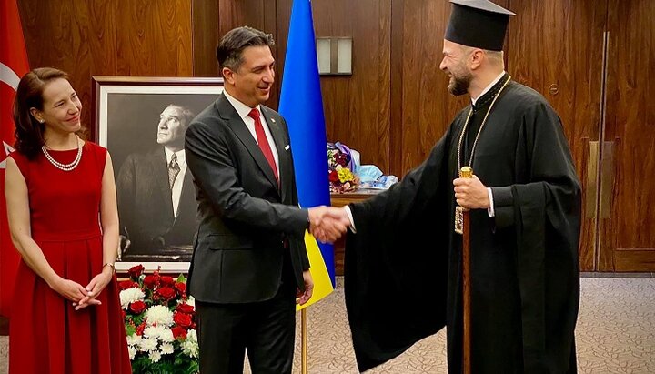 Ambassador of Turkey to Ukraine with his wife and the Phanar Exarch. Photo: Facebook page of the stauropegion of the Ecumenical Patriarchate in Ukraine.