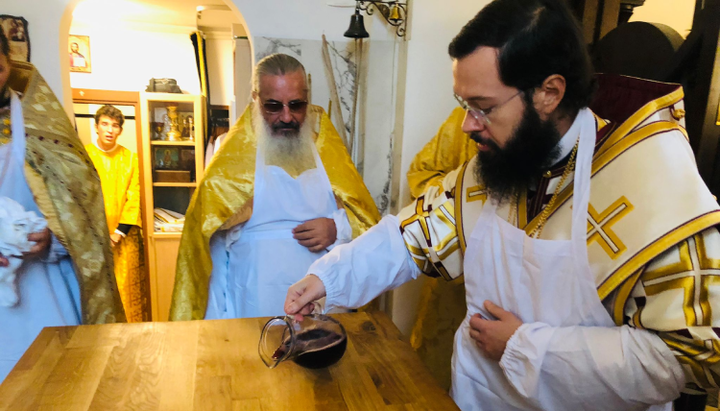 Митрополит Корсунський і Західноєвропейський Антоній здійснює освячення храму у Варезе. Фото: ortodossia.org