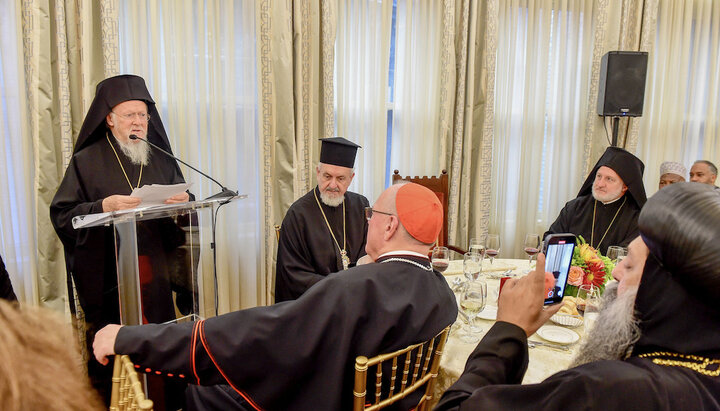 The head of Phanar at a dinner with New York City religious leaders. Photo: orthodoxtimes.com/GOA/D. Panagos