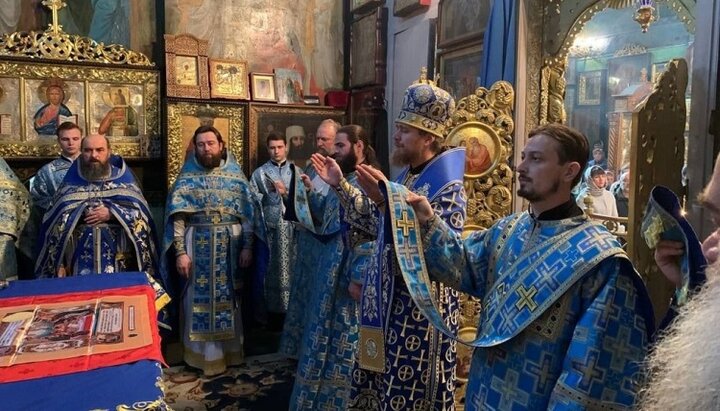 Епископ Феодосий во время богослужения в Прилуках. Фото: orthodox.cn.ua
