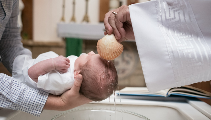 Католицьке хрещення. Фото: mamsila.ru
