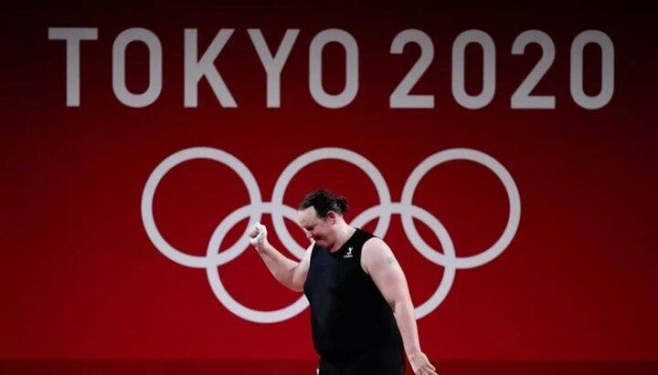 Штангист-трансгендер Лорел Хаббард на Играх в Токио. Фото: РИА Новости
