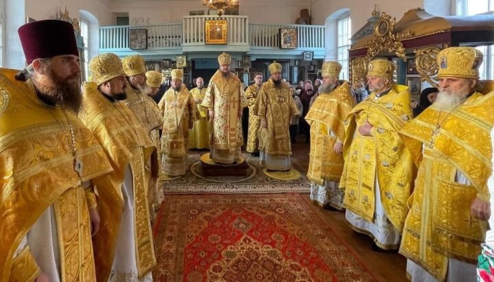 Митрополит Феодосий возглавил торжества в монастыре УПЦ в Черкассах. Фото: cherkasy.church.ua