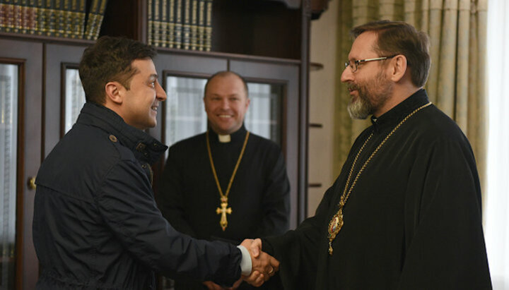 Ο πρόεδρος της Ουκρανίας Βλαντίμιρ Ζελένσκι και ο επικεφαλής των Ουνιτών Σβιατοσλάβ Σεβτσούκ. Φωτογραφία: news.ugcc.ua