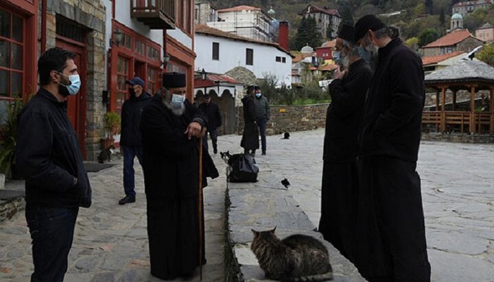 Паломники и монахи на Афоне. Фото: rua.gr