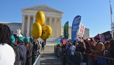 Під Верховним Судом США пройшли акції прихильників та противників абортів