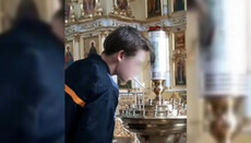 В РФ после побега задержали тиктокера, прикурившего от свечи в храме