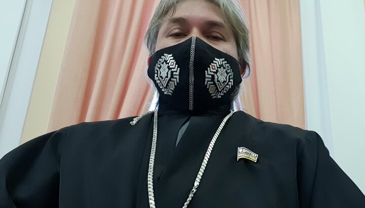 «Священик» ПЦУ Олександр Дедюхін. Фото: Facebook