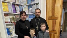 Запорізькі клірики УПЦ привітали дитбудинок зі святом місцевих святих