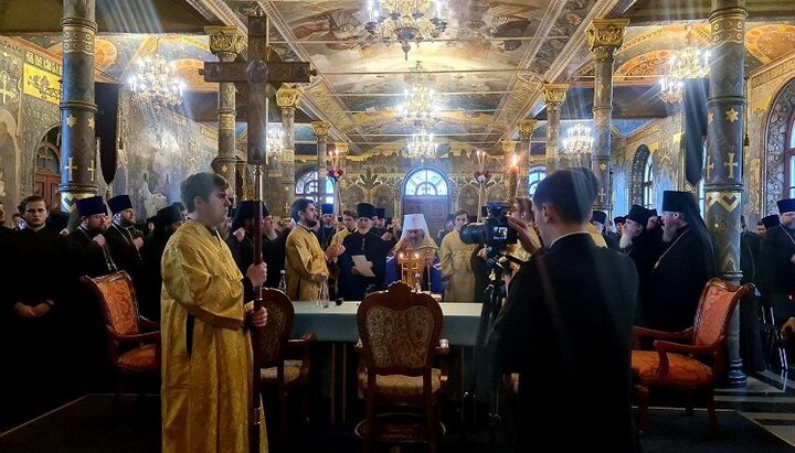 Preafericitul Mitropolit Onufrie la ultima ședință a Eparhiei Kievului în Lavră. Imagine: Pagina de Facebook a Centrului de Informare al Bisericii Ortodoxe Ucrainene.