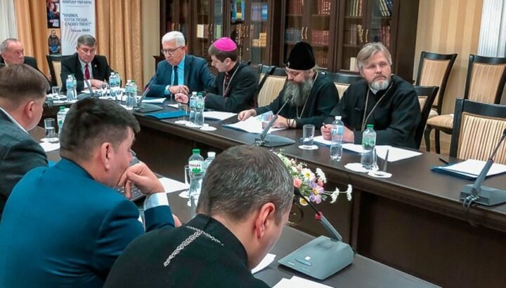 Митрополит Климент взяв участь у черговому засіданні ВРЦіРО. Фото: news.church.ua