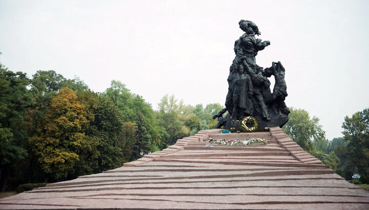 Памятник в Бабьем Яру. Фото: kievvlast.com.ua