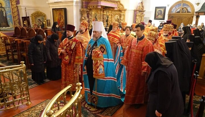 Литургия в Полтавском Крестовоздвиженском монастыре. Фото: pravoslavie.poltava.ua