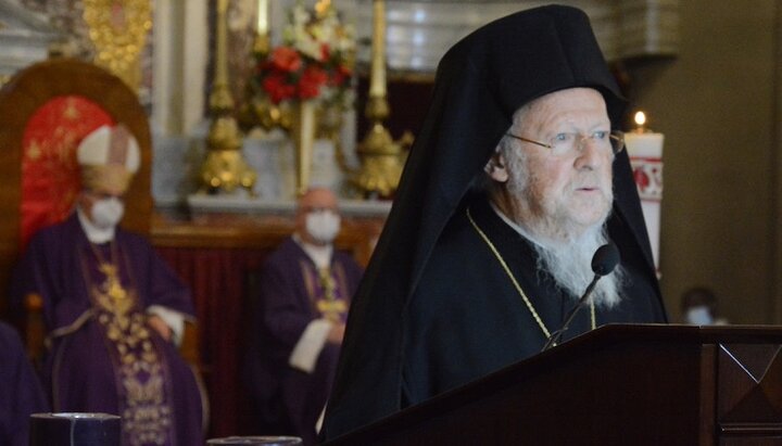 Патріарх Варфоломій виступає з промовою на інтронізації нового єпископа РКЦ в Стамбулі. Фото: orthodoxtimes.com