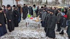 Викарий Тульчинской епархии заложил камень под новый храм УПЦ в Тартаке