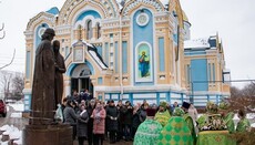 В Луганской епархии освятили памятник в честь святых Петра и Февронии