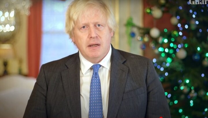Борис Джонсон у різдвяному посланні закликає британців зробити щеплення. Фото: скріншот відео YouTube-каналу Guardian News