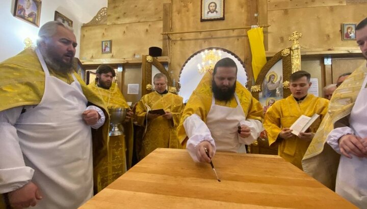 Єпископ Пимен освятив новий храм. Фото: rivne.church.ua