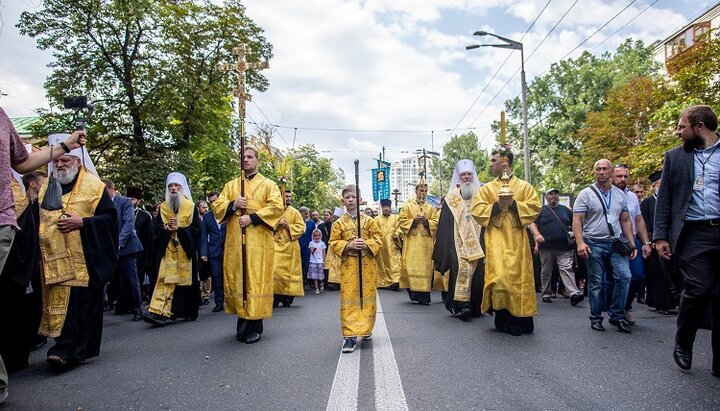 Marea procesiune religioasă Calea Crucii la Kiev. Imagine: pravlife.org