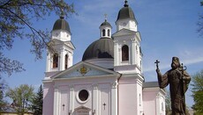 В Черновицкой епархии рассказали, можно ли обгонять похоронную процессию