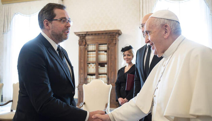 Ο Αντρέι Γιούρας και ο Πάπας Ρώμης. Φωτογραφία: facebook Αντρέι Γιούρας