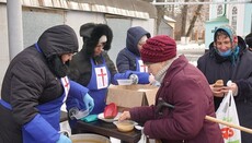 У Полтаві парафіяни храмів УПЦ нагодували нужденних безкоштовними обідами