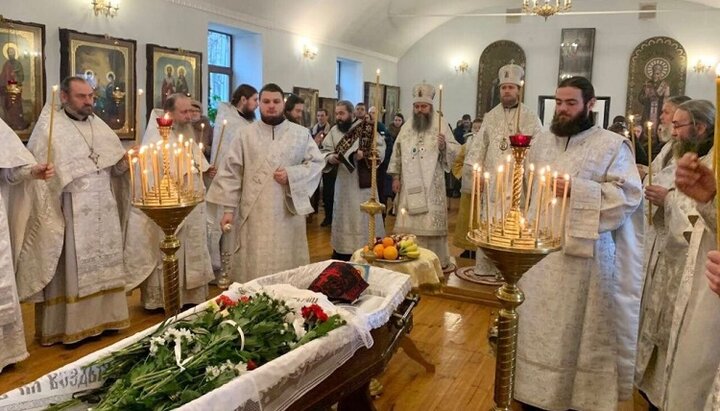 Відспівування отця Антонія у Благовіщенському монастирі Ніжина. Фото: orthodox.cn.ua