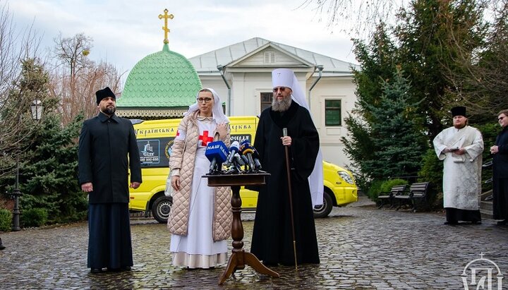 Автобус будет курсировать по Киеву, оказывая помощь бездомным. Фото: news.church.ua