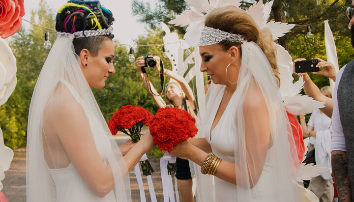 «Γάμος» ομοφυλοφίλων. Φωτογραφία: 1newsblog.ru