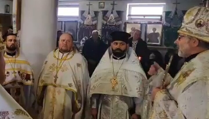 Даниил Ковальчук (крайний справа). Фото: страница «Православні Буковини ПЦУ» в Facebook 
