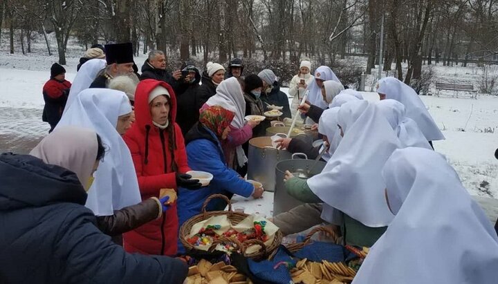 Благотворительные обеды будут раздавать регулярно. Фото: пресс-служба Черкасской епархии