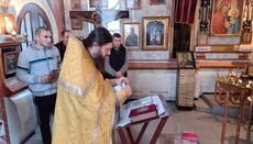 Клирик УПЦ совершил таинство Крещения в Полтавской исправительной колонии