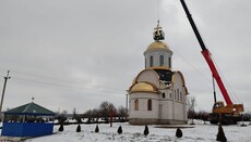 У Кіровоградській єпархії встановили хрест на купол храму в Нововознесенці