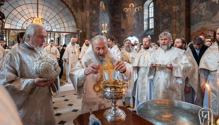 Блаженнейший Митрополит Онуфрий возглавил литургию в Лавре. Фото:news.church.ua