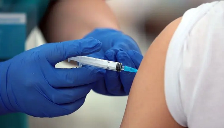 Австрийцев обязывают вакцинироваться с 1 февраля до 15 марта, иначе – штраф. Фото: strana.best