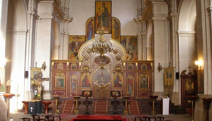 Внутреннее убранство собора святых Кирилла и Мефодия в Праге. Фото: praga-praha.ru
