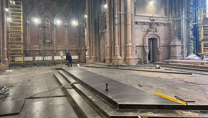 Основні роботи у столичному костелі святого Миколая завершено, але до фіналу ще далеко. Фото: facebook.com/MasiNayyem