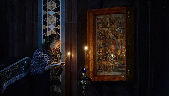Вірянка в православному храмі. Фото: patriarchia.ru