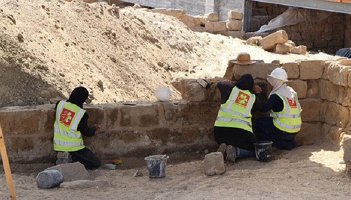 Археологи продолжают работы на территории древней византийской церкви. Фото: premiere-urgence.org